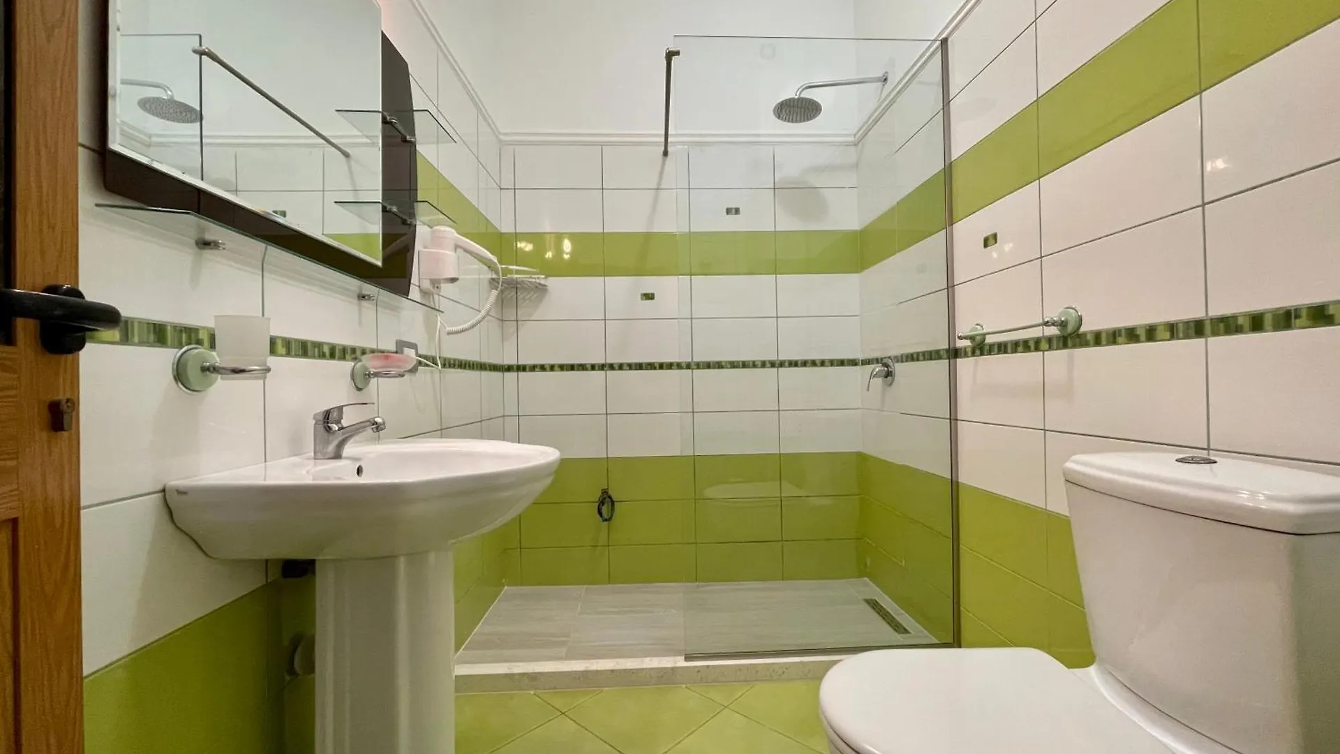 Hotel Benilva Shkallnur 3*,  Albânia